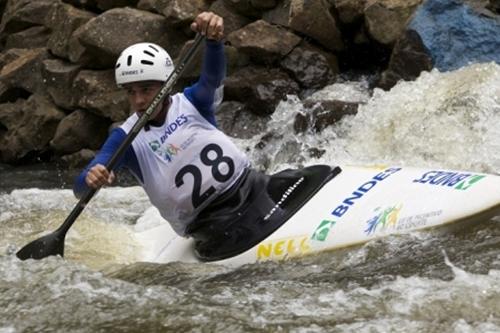 24 melhores atletas da modalidade se preparam para competições do Pan 2015 e Olimpíadas do Rio 2016 / Foto: Divulgação / CBCa